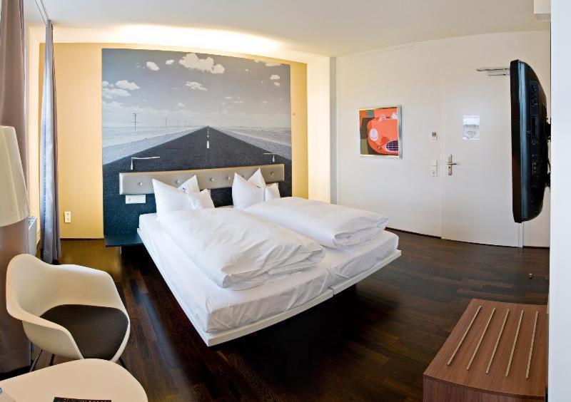 V8 Hotel Classic Motorworld Region Stuttgart Boeblingen Phòng bức ảnh